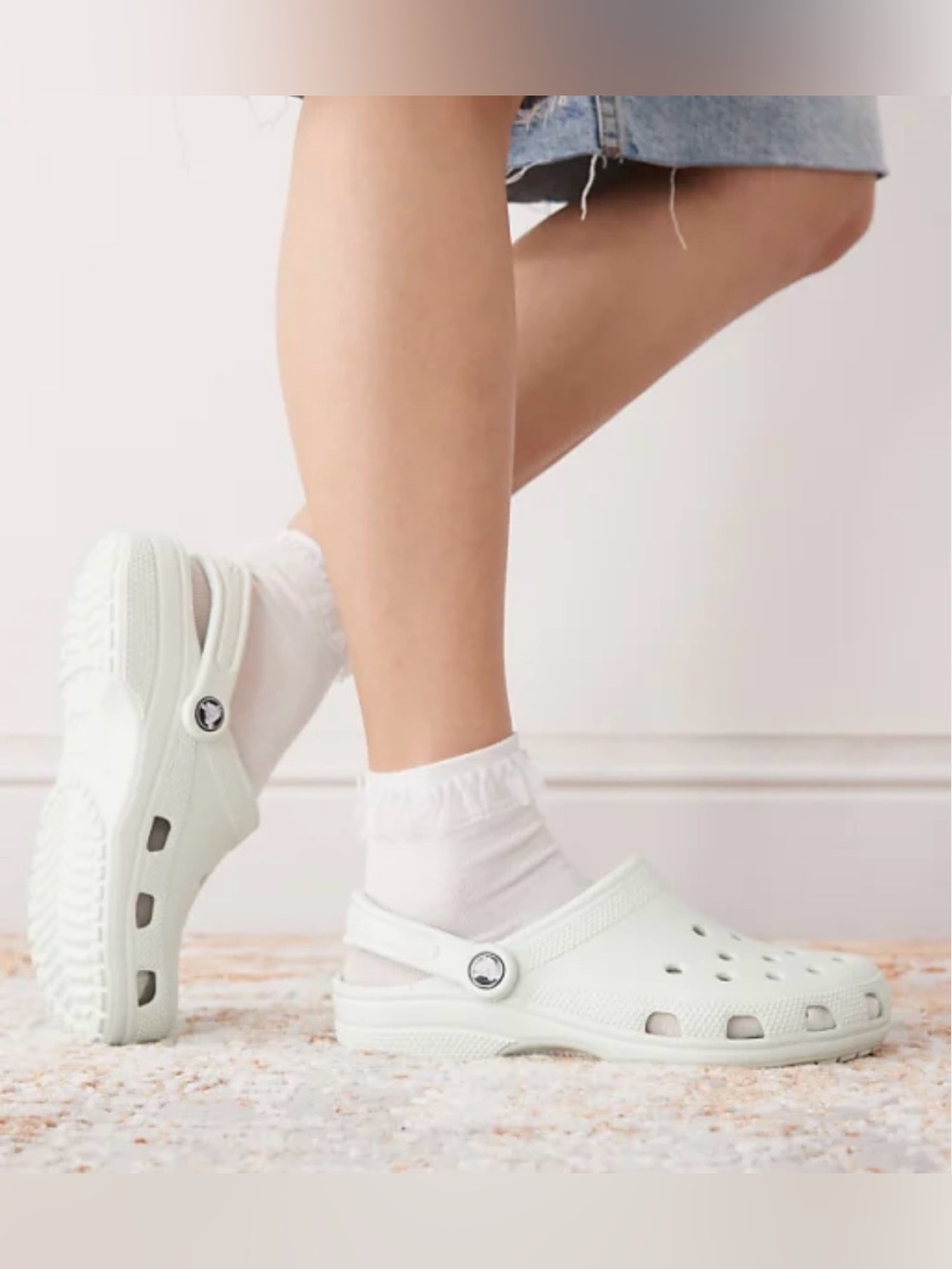 NWT Crocs Classic Clog in Mint